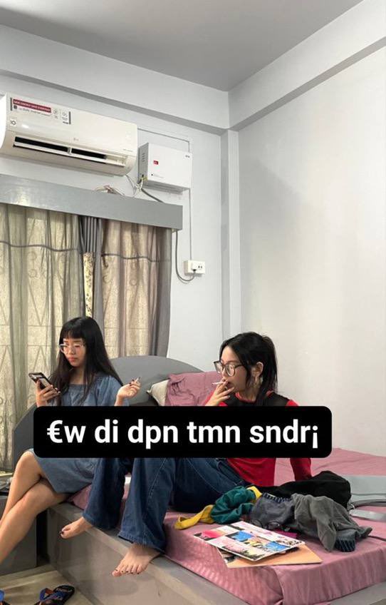 loveiycz's tweet photo. Di depan temen sendiri 
https://t.co/UYQZx8ex1U https://t.co/3Io9lt1gmT