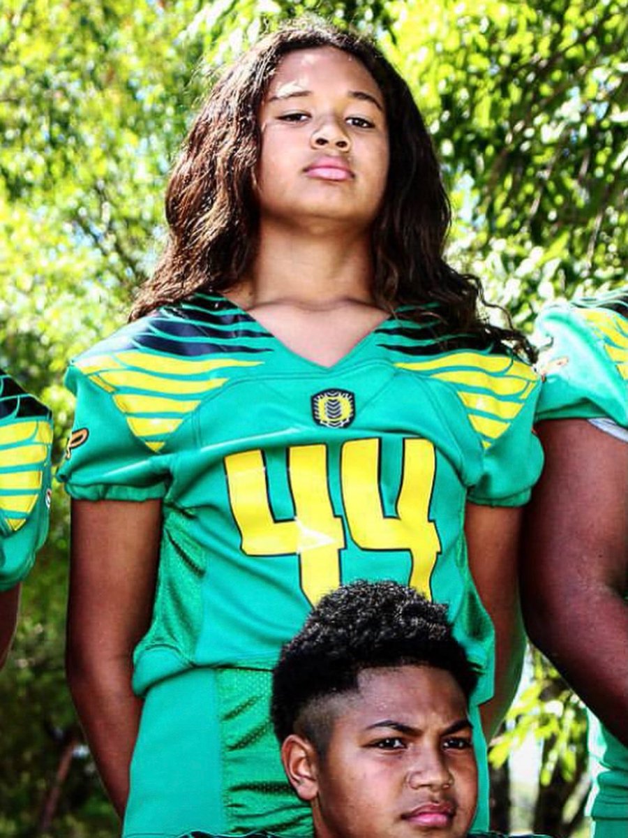 DUiagalelei's tweet photo. Going through my storage and look at what I found! Matayo’s IE DUCKS 11U Jersey! He’s been a Duck fan since he started playing tackle football at the age of 6. Talk about someone who was destined to be a Oregon Duck 🦆 Now he has the opportunity to cement himself in the Oregon Duck history books. #SCODUCKS #Destiny #Affirmation #FamilyIsEverything #GodsPlan BigDavesBlueprint