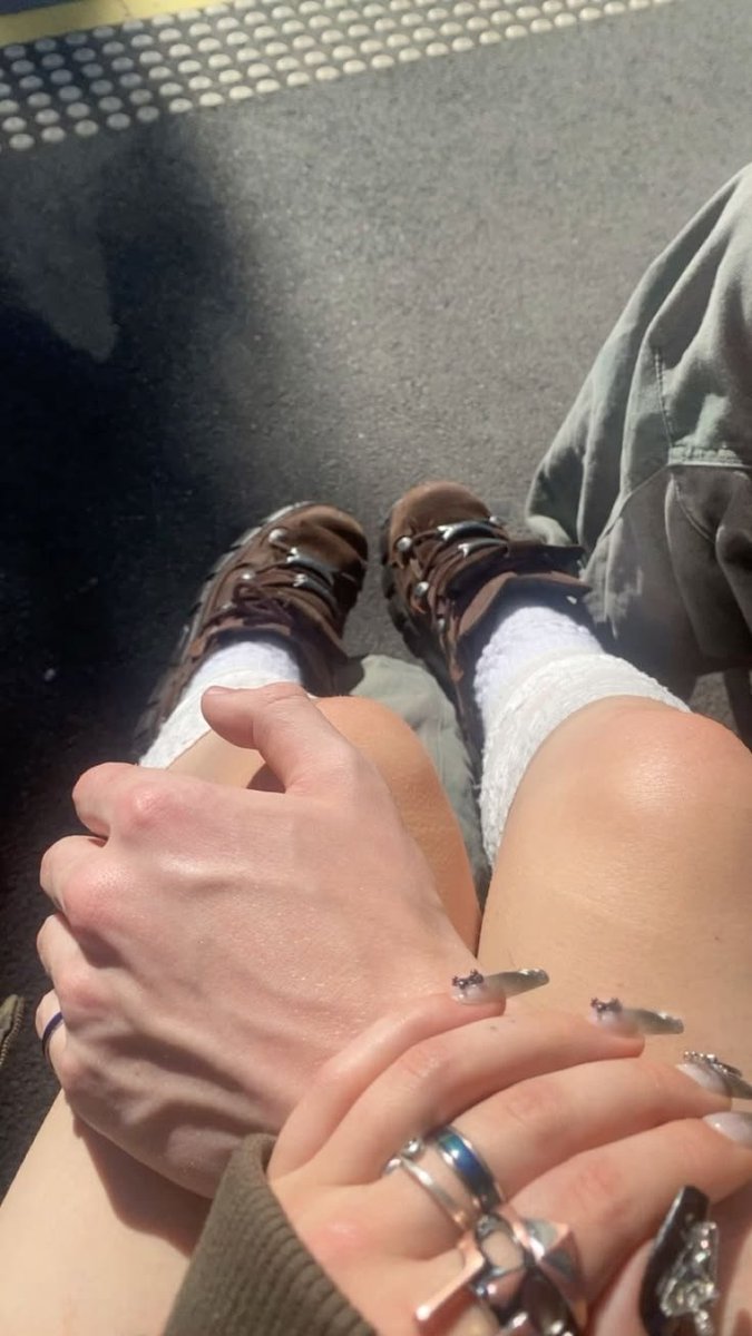 MMORTUARIOO's tweet photo. i can't imagine my life without you in it🌟
15.03.25 ★ https://t.co/rKL55hZbKu