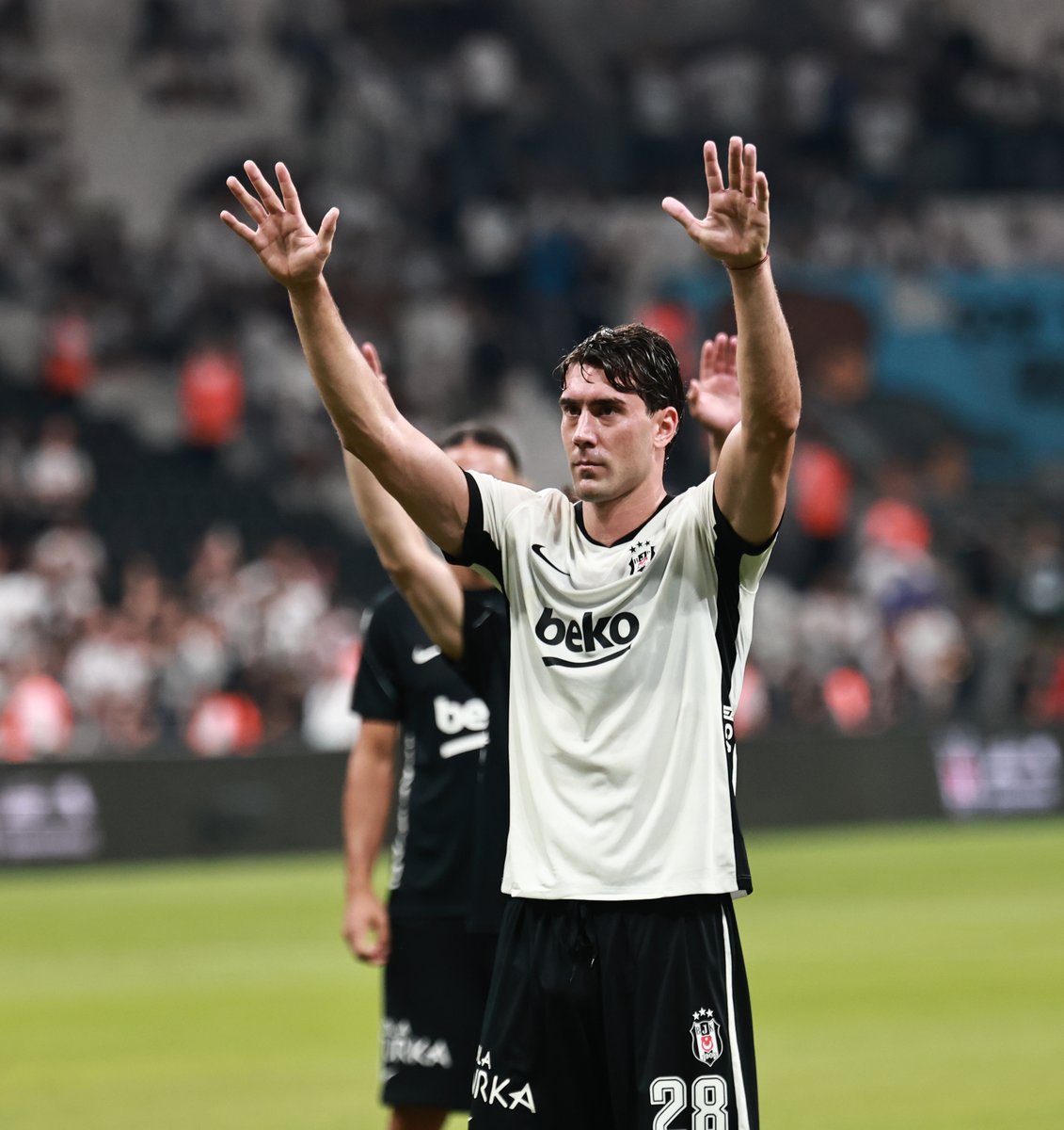 Besiktas's tweet photo. İlk maç. 𝑫𝒖𝒔𝒂𝒏. 💫 https://t.co/dMinodufI6