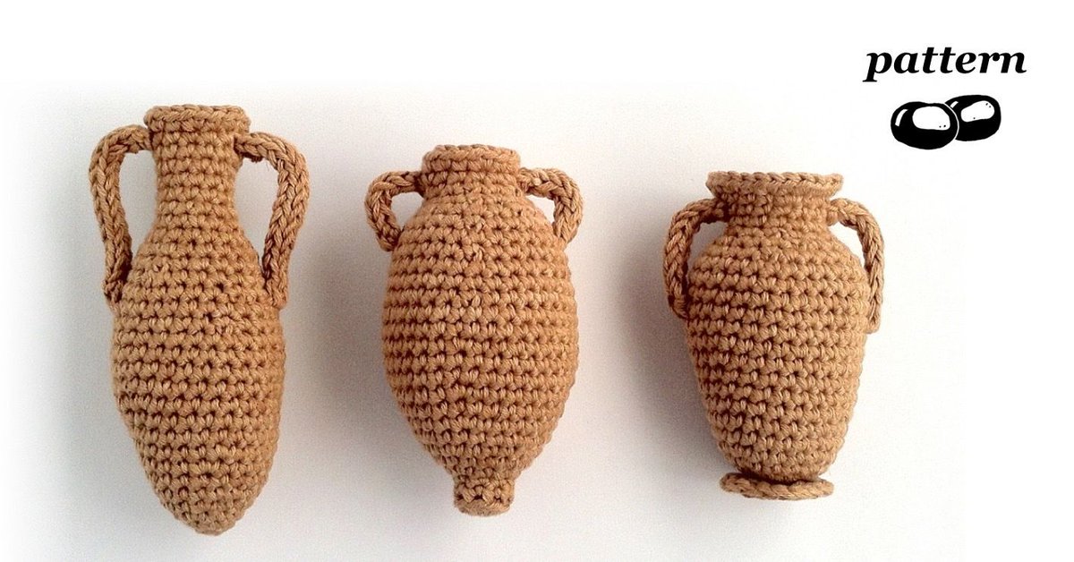 LittleConkers's tweet photo. Unique #crochet pattern for three amphorae - available to download on @LoveCraftsCom: https://t.co/VoFofbnW6m 
#amphora #amphorae #archeology https://t.co/q4AYT1FoxF