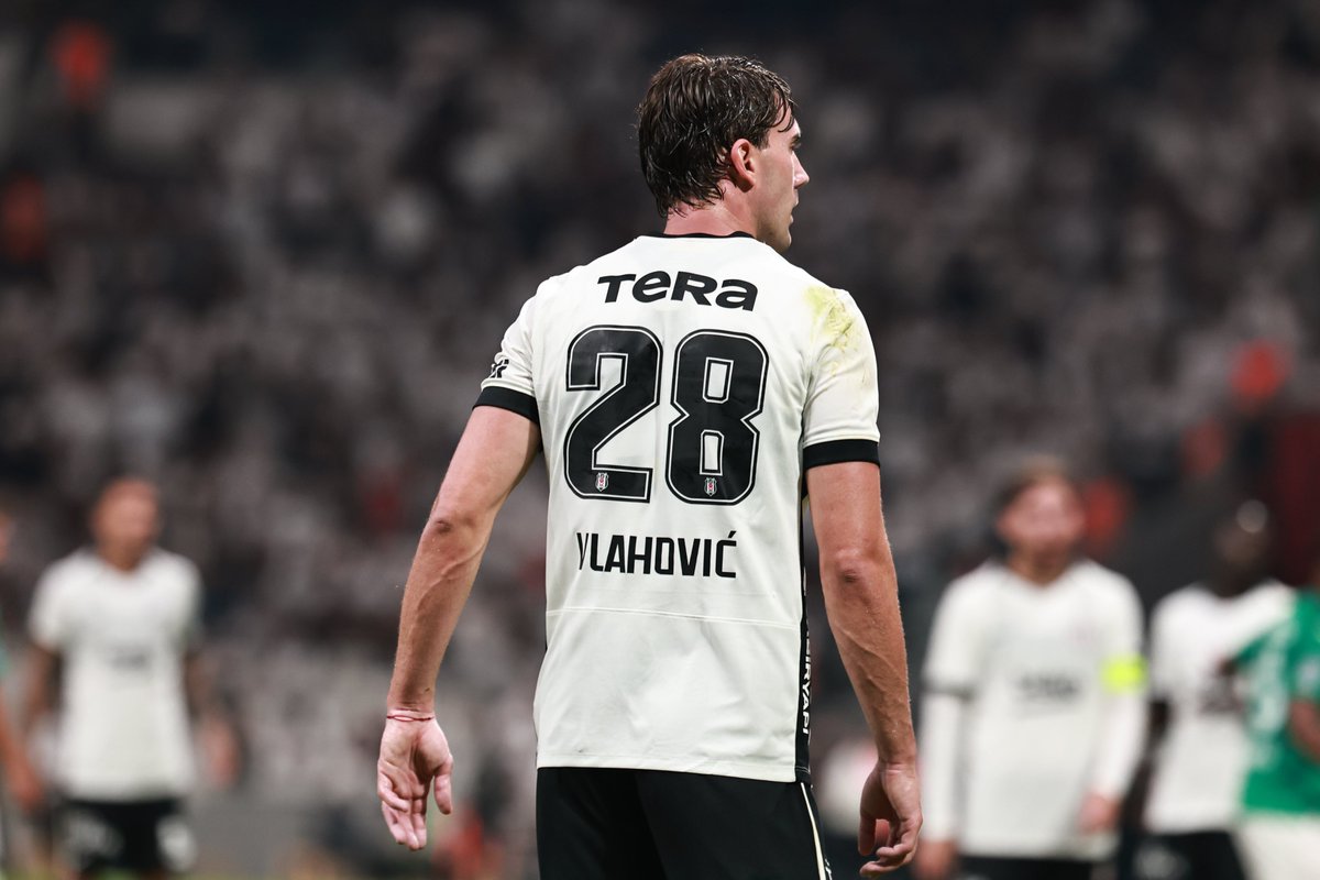 Besiktas's tweet photo. İlk maç. 𝑫𝒖𝒔𝒂𝒏. 💫 https://t.co/dMinodufI6