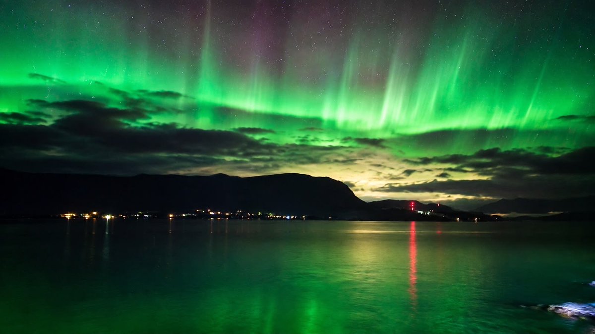 DirkBrandPC's tweet photo. There are moments at sea that you simply never forget.

At midnight in Juneau, the Aurora Borealis lit up the sky above Discovery Princess,a breathtaking surprise that brought Guests&amp;Crew together on deck.

A truly magical Alaska moment. 

 Photo : Naturalist Rob Raincock 🙏 https://t.co/868J2NyDSL