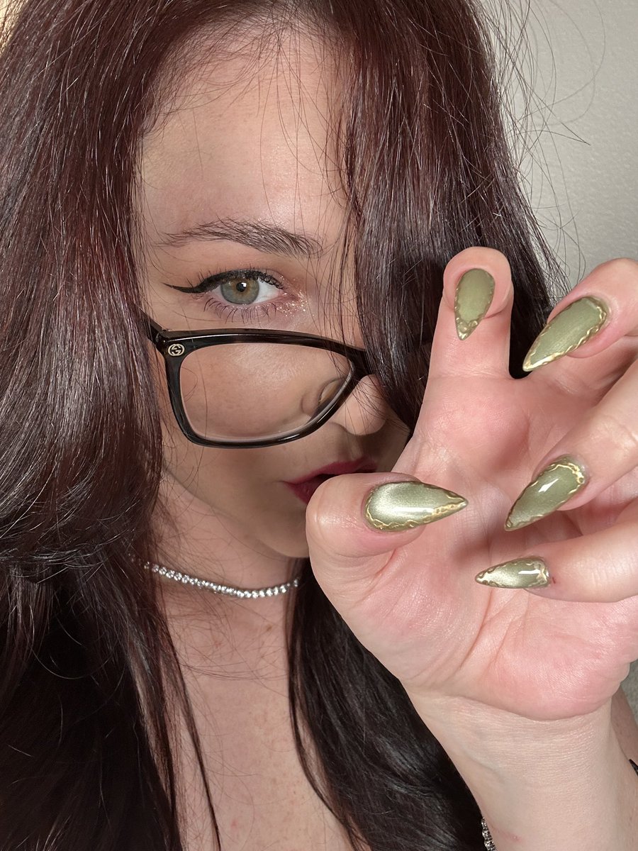 PrincessAnasiaa's tweet photo. New set is so mind melting 💚 https://t.co/S0iCQawWNZ