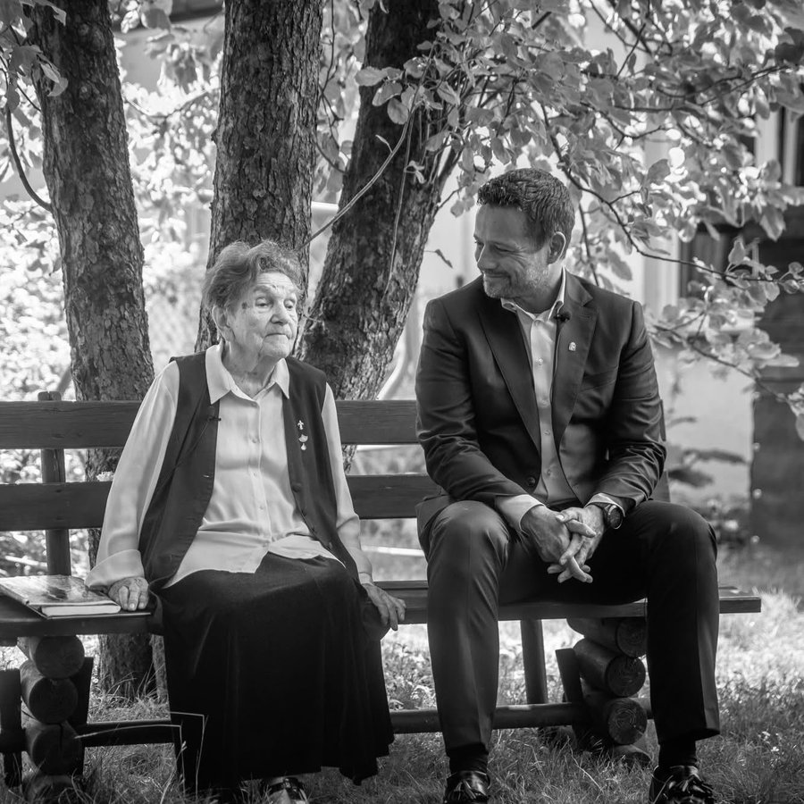 Jerzy_Kw's tweet photo. Dwa światy: świat dobra i świat zła. https://t.co/9itK1zkLv5