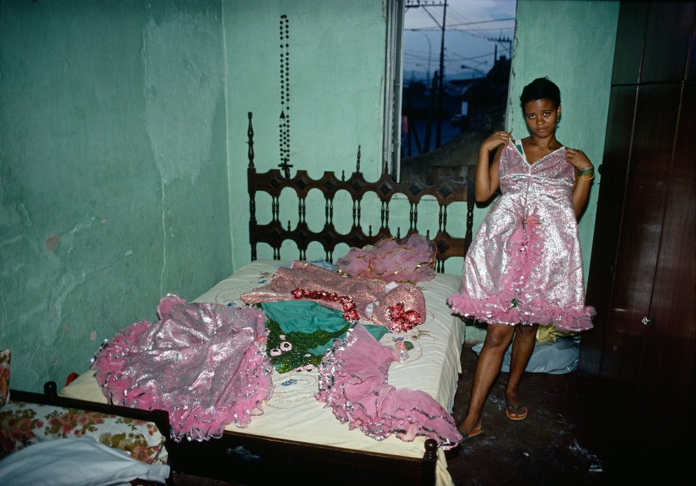 aseelswaid9's tweet photo. Carnaval de 1980, Rio de Janeiro. Bruno Barbey. https://t.co/h2xmmV7eAD