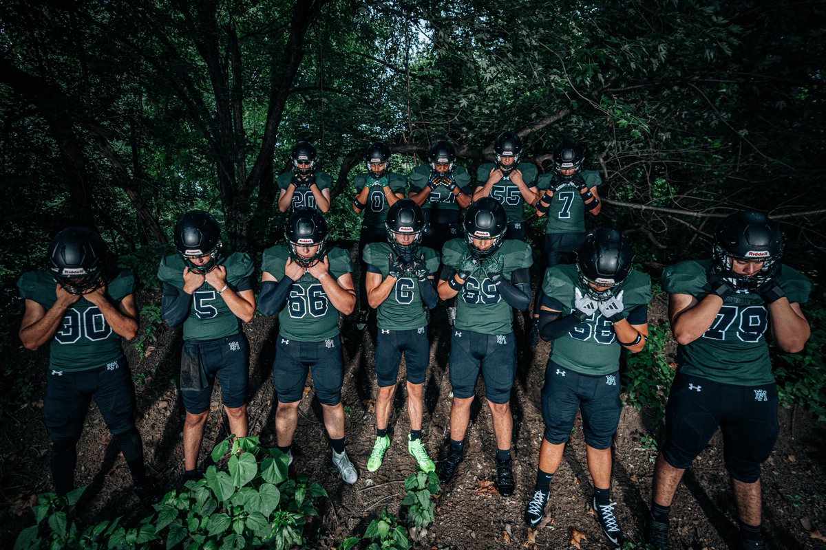 ktylersaint21's tweet photo. Media Day.. 
Final Year!!!!!!!!
@NMfootball @coachjmyles
#highschoolfootball
#newmilfordnj
#senioryear https://t.co/jXbzbBrkUT