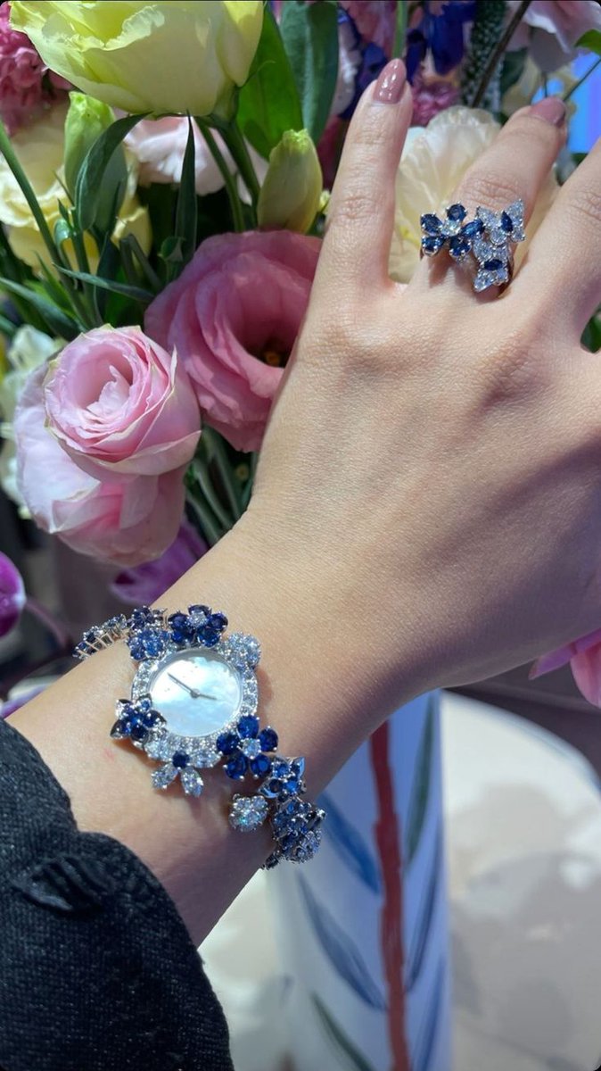 Vibranica's tweet photo. blue flower clock https://t.co/4jm4DzWd41