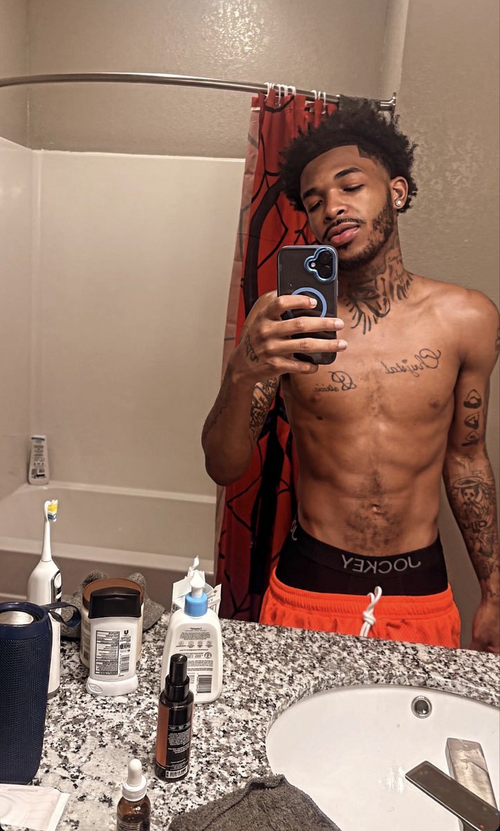 onlydareal1k's tweet photo. beard or hn ? https://t.co/p9oEelGTPX