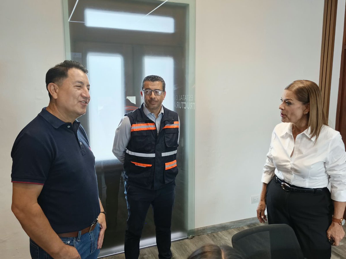 SoniaScarrillo's tweet photo. Una gran institución de puertas abiertas, como la @CEI_Qro, se construye escuchando. Mantenemos un diálogo cercano con la ciudadanía para atender sus necesidades, sumar propuestas y fortalecer la confianza en nuestras instituciones.

#AquíContigo https://t.co/71UWEN425I