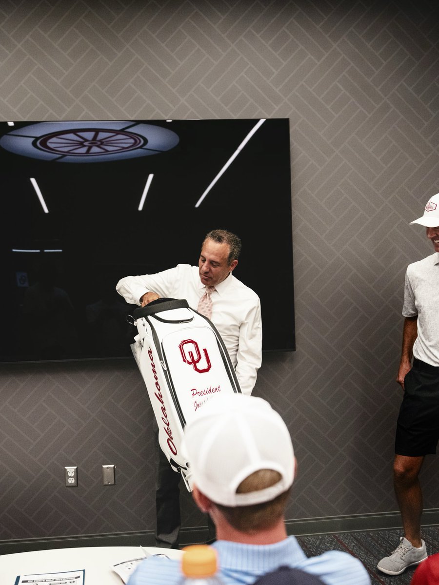 OU_MGolf's tweet photo. We welcomed a special visitor to our first team meeting of the year!

Thanks for stopping by, @OU_President ☝️ https://t.co/uSVg93HQha