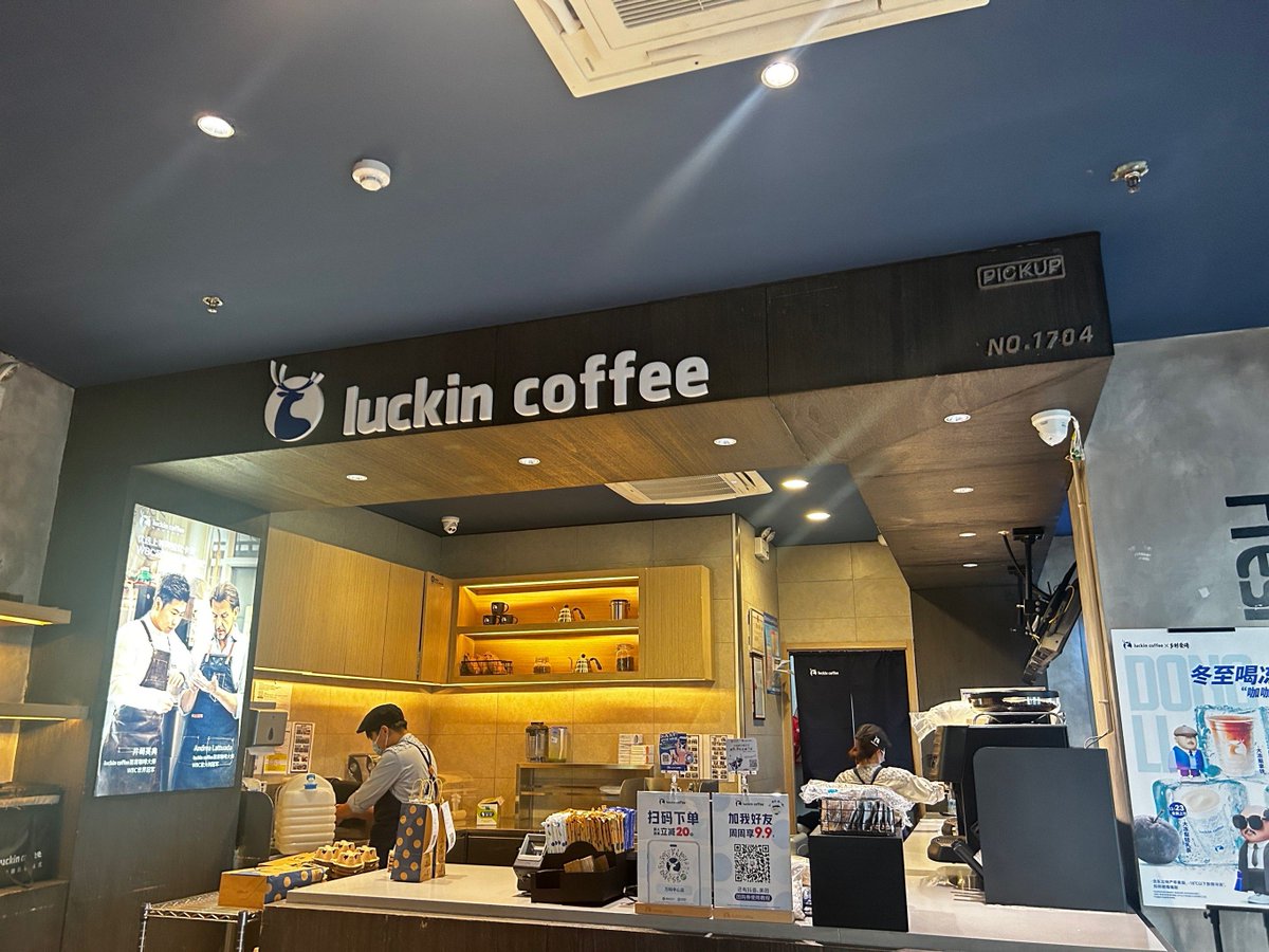 LynnCopstelsn's tweet photo. Missing the late-night coffee runs u0026 silly laughs with my person, but this screen between us’s just a temporary pause. Can’t wait to hug you tight soon ， https://t.co/rFnghbi3CZ