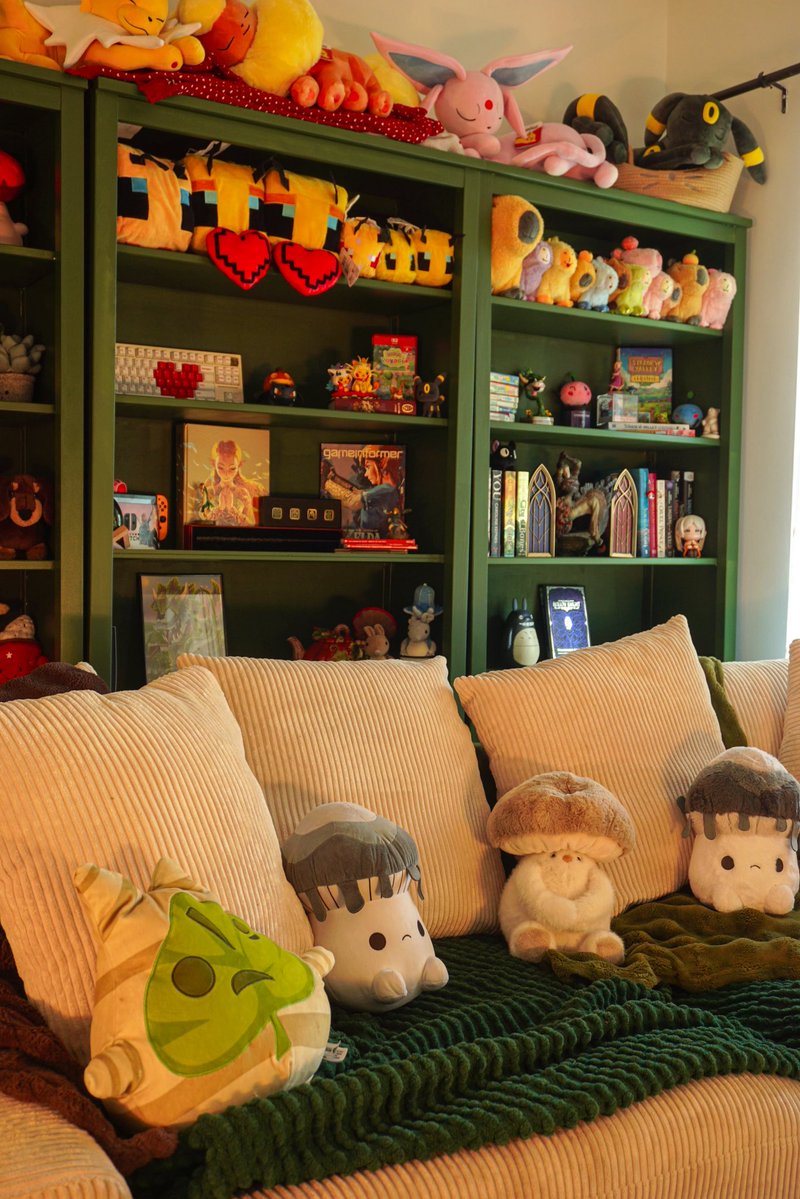 Simplehylian's tweet photo. Have I mentioned I’m obsessed with my living room 👀💕✨ https://t.co/Dpbg812gmw
