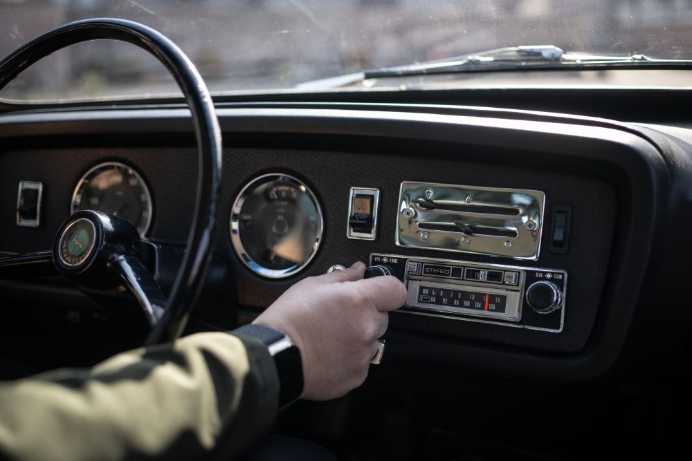 Y108Rocks's tweet photo. There's a Scientific Reason Why Music Sounds Better When You're Driving [WATCH]: https://t.co/eeyuCx50b0 https://t.co/4owl6g1cvI