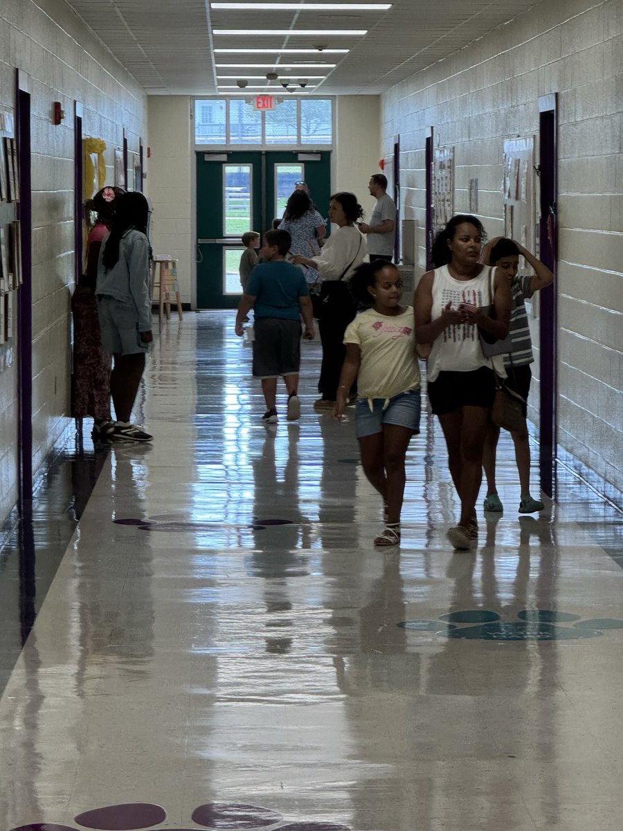 HembyBridgeESNC's tweet photo. Thank you to our Bulldog families & community for a fantastic Open House event! We are so incredibly grateful! Looking forward to an amazing year ahead! #BulldogStrong @UCPSNC @AGHoulihan @boatcandice @GinaChisum1 @MrsDeal_AP_HBES https://t.co/TsmjGeszzT