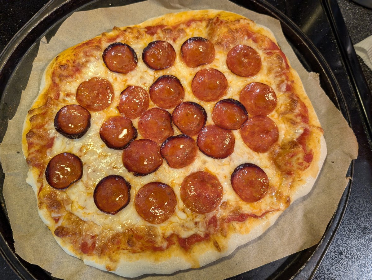 KnoxSe7eN's tweet photo. Another day another pizza https://t.co/UI2DYlYCPp