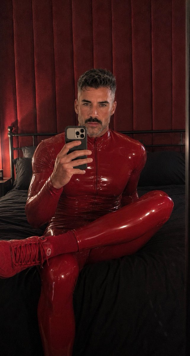 RSJdesign2's tweet photo. She said she wanted to try something different tonight.  Wanna watch? 👹👹👹👹

https://t.co/fai4pa7567 https://t.co/KCMgtMeKxL