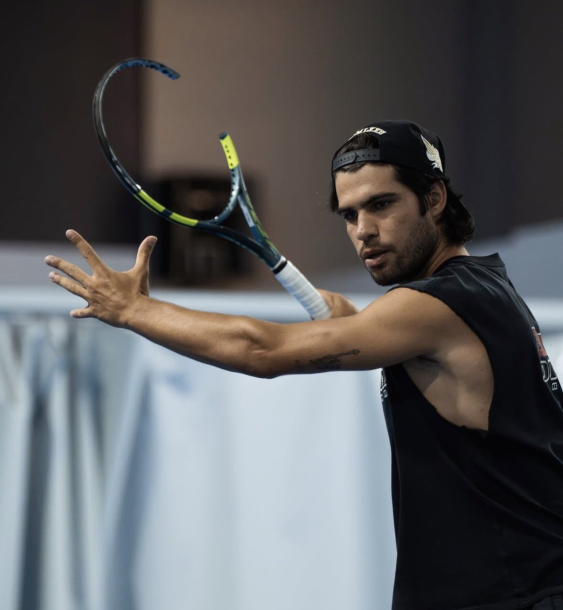 ALVAR0SANCHEZ's tweet photo. El 9 de julio estábamos golpeando con una raqueta SIN CUERDAS y la semana que viene llegamos a NUEVA YORK con la motivación por las nubes…

Mención especial a TODO EL EQUIPO que ha hecho esto posible

FOREVER CARLOS. https://t.co/l3WaDam3al