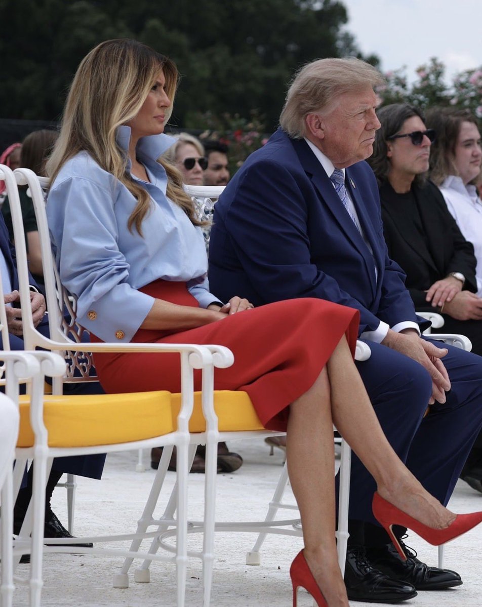 MAGAVoice's tweet photo. THIS IS THE MOST EPIC PHOTO ON 𝕏. MELANIA IS AN ABSOLUTE QUEEN ❤️ https://t.co/JSJ4QdAgkw