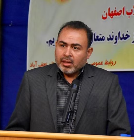 Ehsaneghbale's tweet photo. 🚨 The man sending young protesters from Iran’s January Uprising to the gallows

Judge Mohammad Reza Tavakoli, the death judge of Isfahan

In the Alikhani Square case, five young men have already been executed and several others remain under death sentences.

These rulings were issued by Judge Mohammad Reza Tavakoli (Head of Branch 1 of the Revolutionary Court of Isfahan) and Judge Mohammad Barati-Dorcheh.

Appointed in November 2023 and praised by the regime as an “exemplary judge,” Tavakoli sentenced 12 defendants to death in this case. Reports say the entire process lasted only a few short sessions, with no proper legal defense and heavy use of forced confessions.

His record also includes:
• The initial death sentence against rapper Toomaj Salehi (2024)
• The indictment of Mostafa Salehi (executed in 2020 over the 2017 protests)

One of the key figures turning Iran’s judiciary into an execution machine.