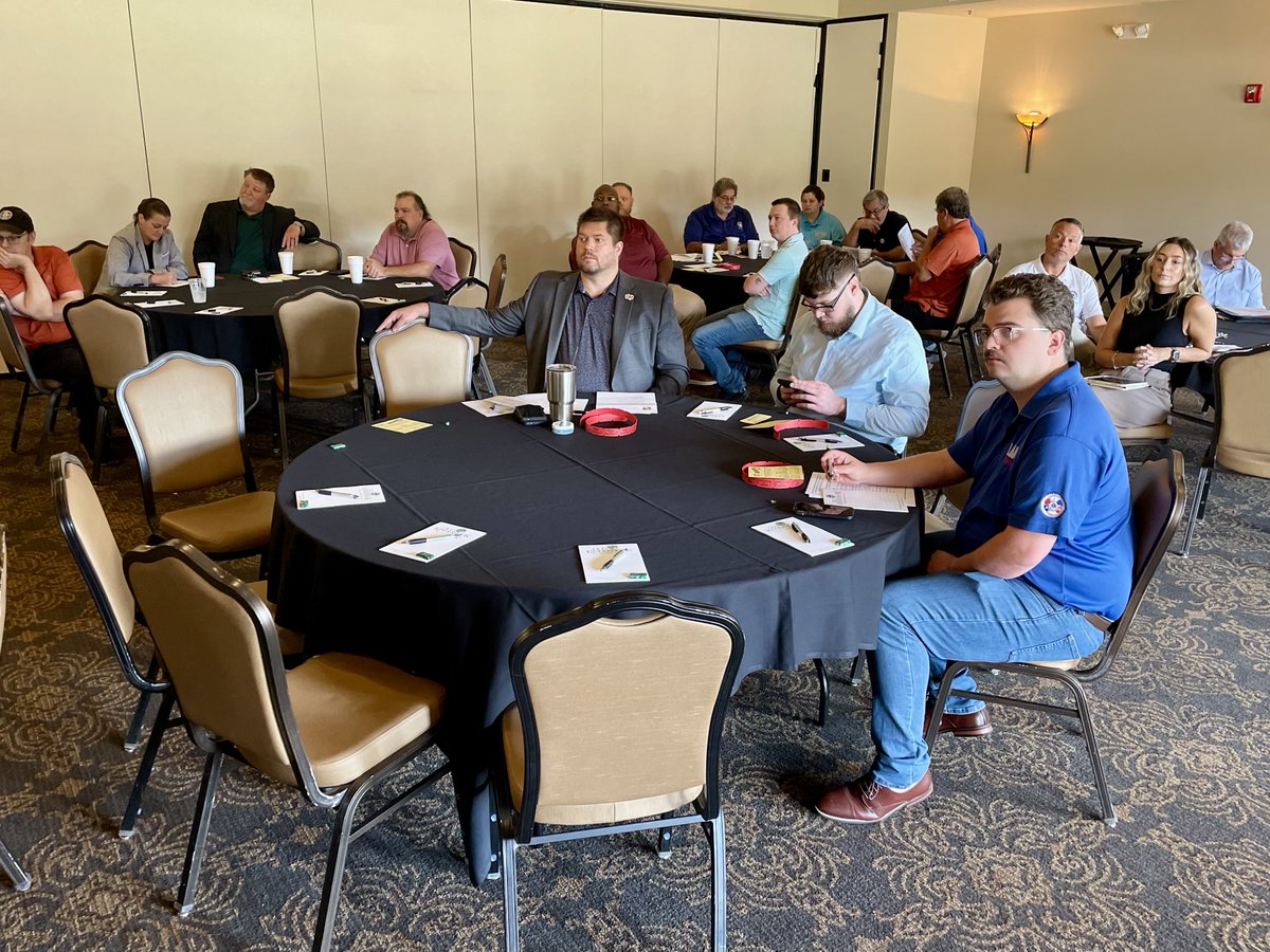 IAM_Union's tweet photo. The IAM Union Missouri State Council met today in Camdenton and heard from IAM Resident General Vice President Jody Bennett and Deputy Political and Legislative Director Loren Almeroth about the issues and priorities for Missouri workers this election cycle⚙️💪 https://t.co/VRKNIWL2ki