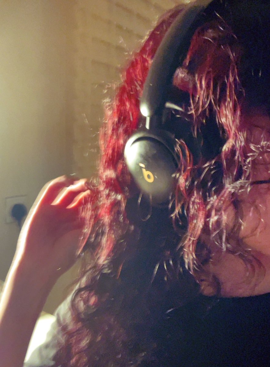 soulinwar's tweet photo. Red heals me
#inmyredheadera https://t.co/YH8DkdlAkk
