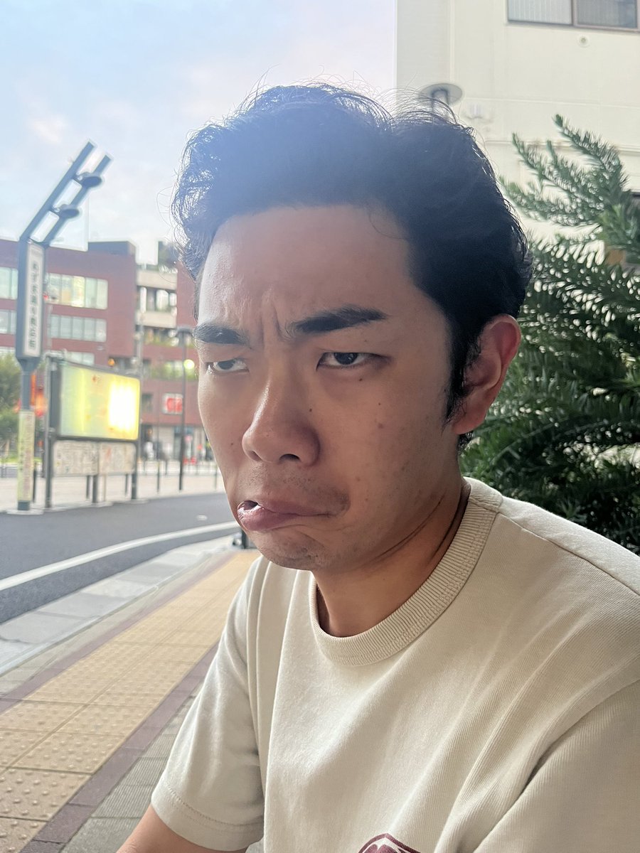 bashira_hirano's tweet photo. 下北沢、朝5時半、ハマチ https://t.co/4BeoCBeNtH