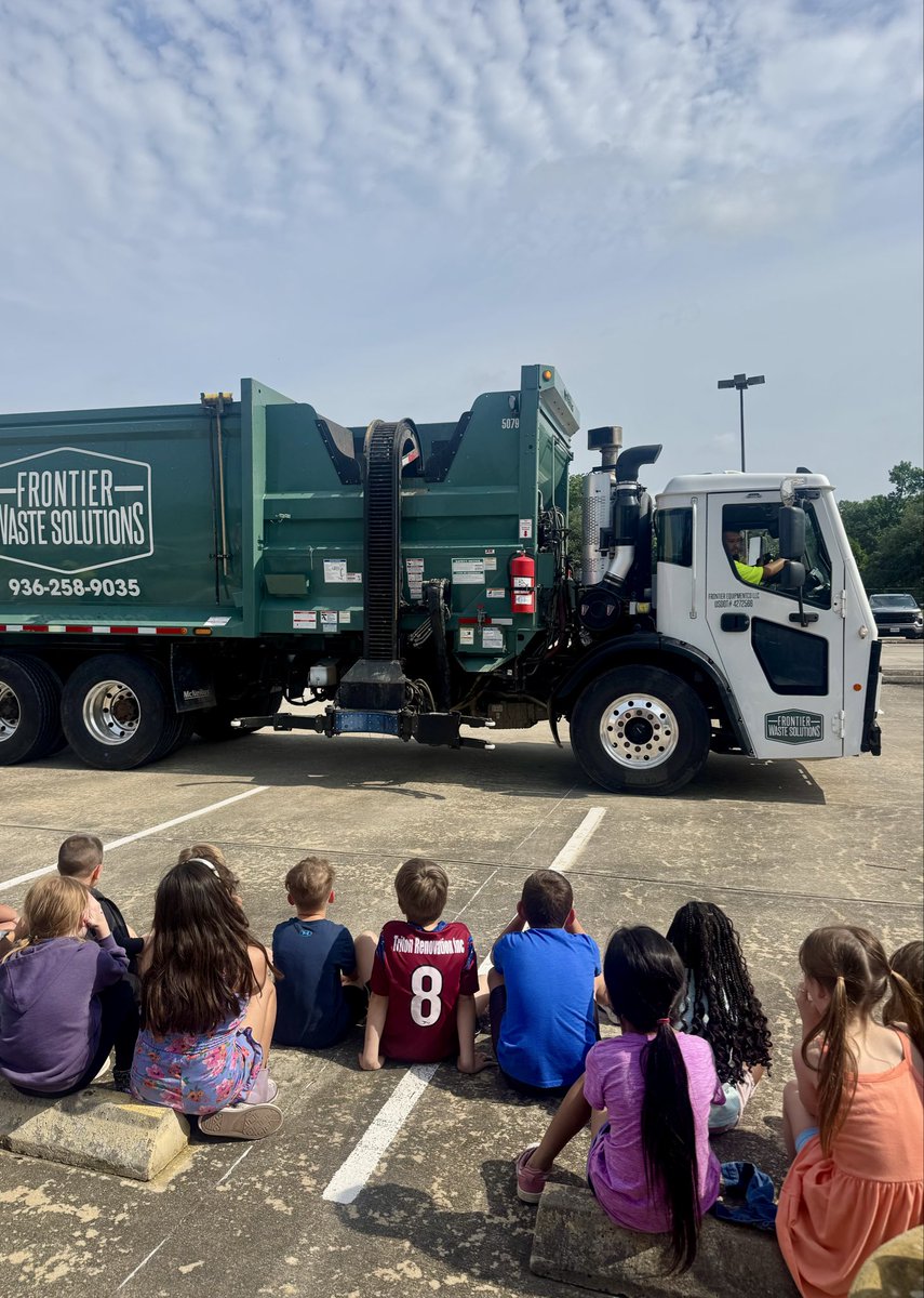 FrontierWaste's tweet photo. Career Day with the crew! ✅

Giving the next generation a look at what keeps our communities clean. https://t.co/zZ3sH5YEWa