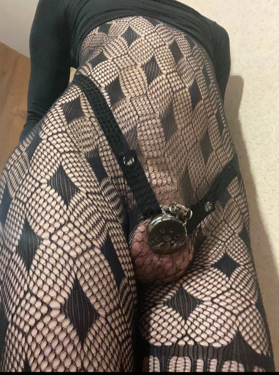 lunabbaltar's tweet photo. here you can see the natural habitat of a white male🍤🤏🏼

locked in chastity and dressed in girl outfit -what a pathetic loser~ ♠️
•
#bnwo #chastity #blacked #cucked https://t.co/TsIwqBKyX3