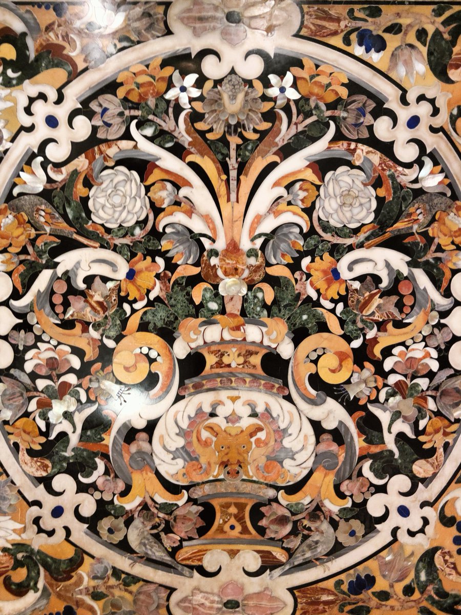 Palaumede's tweet photo. Cathédrale de Tarente, marbres de la chapelle San Cataldo : finesse particulière du devant d'autel (1 et 2), ces fleurs en relief (3), etc. https://t.co/BhbbVLLeLl