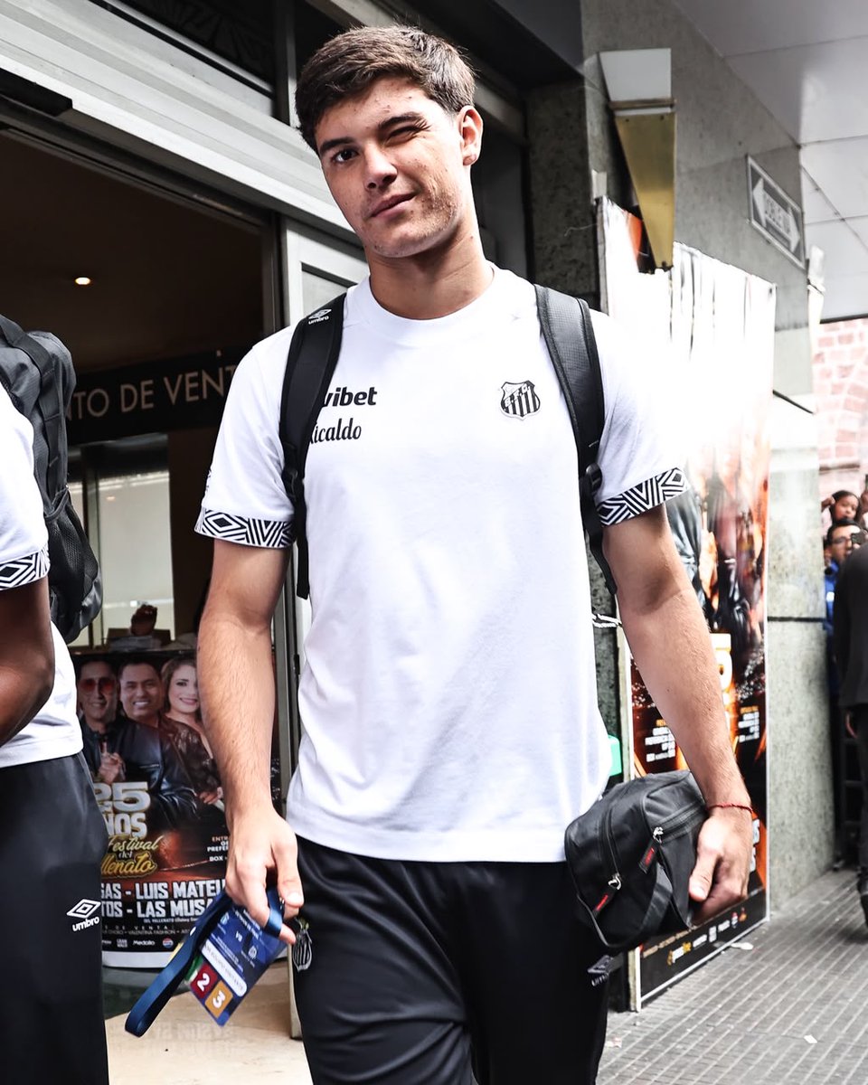 SantosFC's tweet photo. O Santos já está a caminho do Estádio Bellavista! 🇪🇨🏟️ https://t.co/HIcUUksl3Q