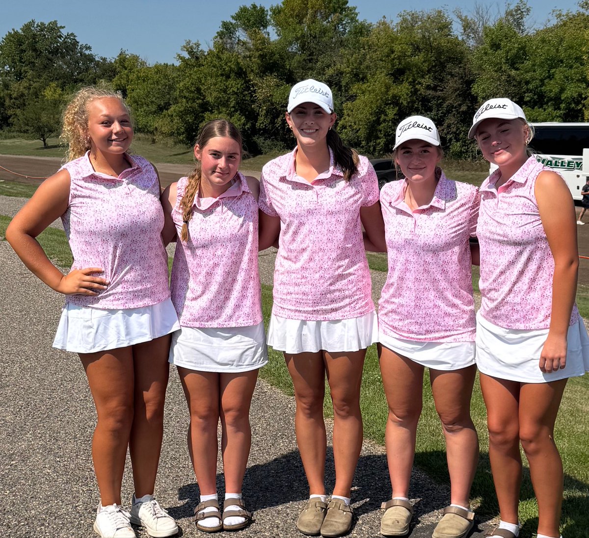 SHEYENNEGOLF's tweet photo. 🔐’d In @ Wahpeton🔑

5 Girls Finish in top 7! 💪 Team wins by 25! 🔥Ava Keene w/ 2nd win of season (74 avg)

@AvaKeene12 : 1st (73)
@kelsey_schulz : T-4 (78)
@harper_schulz : T-4 (78)
@AubreySellheim : T-7 (83)
@MorganFoss18553 : T-7 (83)

@MustangPost @wfsheyenne @WFMustangAD https://t.co/FQYelMpc9Y