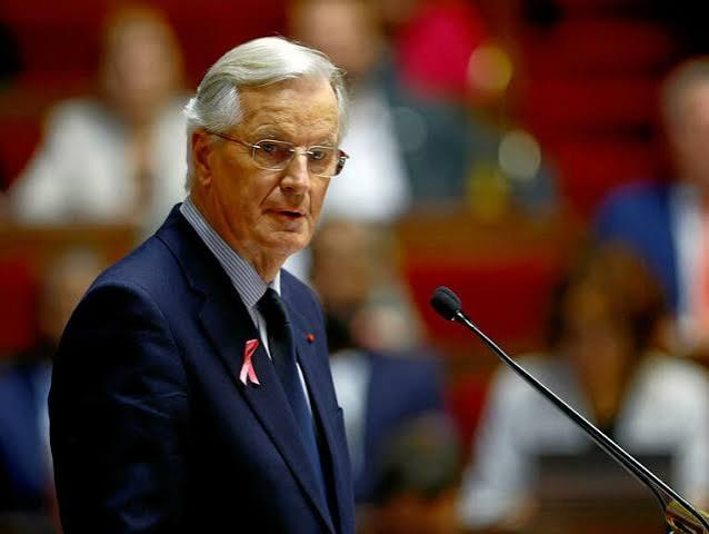 Forhalinton's tweet photo. MICHEL BARNIER - LE CASSE DU SIÈCLE !
Encore plus fort qu'Attal...
Après 3 mois d'exercice, il part avec : 44'730 Euros d'indemnités de départ.
Une voiture.
Un chauffeur à vie.
Et 150'000 Euros par an.
Pas mal comme retraite pour 3 mois de boulot et aucun résultat...
VIVE LA FRANCE