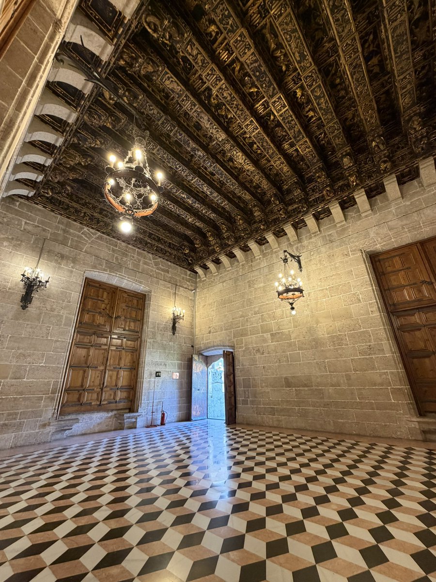 Iriva93's tweet photo. La Lonja de la Seda (The Silk Exchange). A masterpiece of Valencian civil Gothic architecture &amp; a UNESCO World Heritage Site. Built between 1482 &amp; 1548 by architect Pere Compte, it reflects Valencia’s economic power during its Golden Age #LaLonjaDeLaSeda #iriva93 #aroundspain🇪🇸 https://t.co/25cfSAuuv4