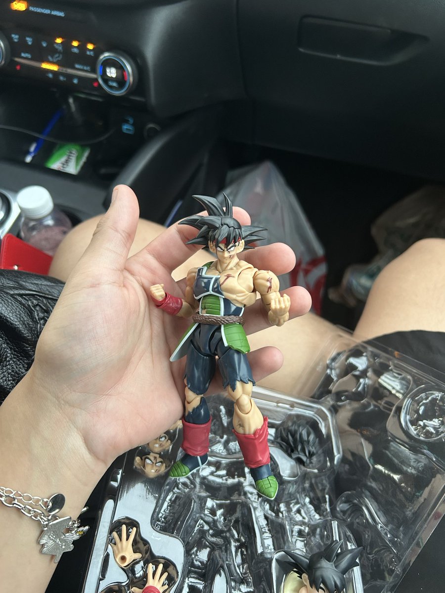 ItsmedanielSama's tweet photo. First in hand pictures????
Gift from girlfriend 🥺
#SHF
#SHFiguarts https://t.co/k7iEWDbJTr