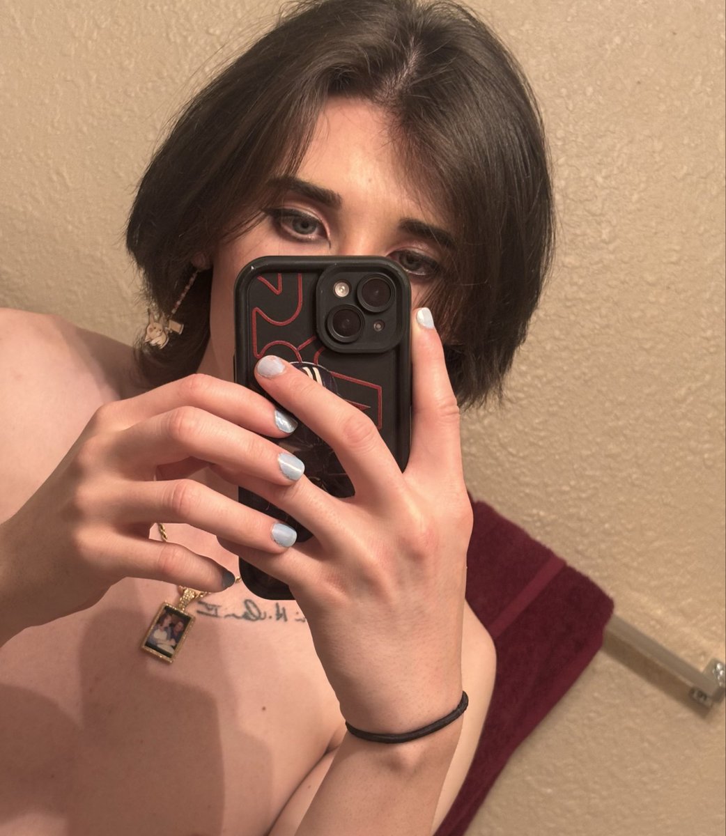 ArtMidna's tweet photo. I’m bored, here’s a Photo dump :) 
#transgender #trans🏳️‍⚧️ #lgbtq #lgbt https://t.co/IeQe0q7zEO