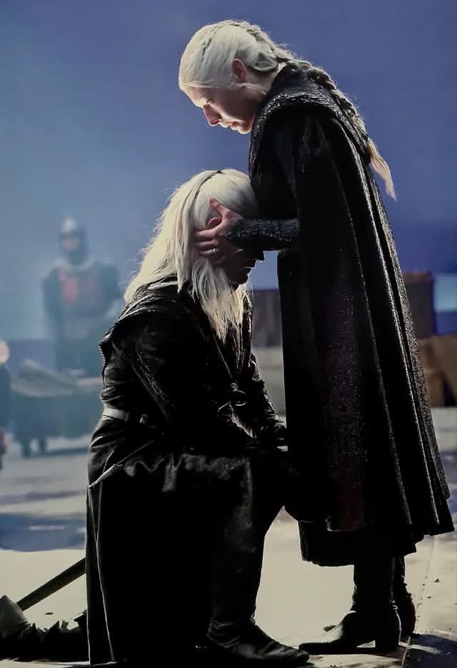 Utd_Valeria's tweet photo. Daemon and Rhaenyra loved each other deeply, they both died on the 20th day of the month, exactly one month apart. And neither of them ever knew that the other had died💔￼ https://t.co/4fyqm1F9OK