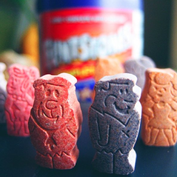 landofthe80s's tweet photo. Flintstone Vitamins | 1968

BITE-SIZED FACT | Introduced by Miles Laboratories in 1968, the chalky cartoon-shaped chewables were designed to combat childhood nutrient deficiencies, making iron and Vitamin C feel like a daily candy treat for generations of kids. 🍇🍬 https://t.co/KwIqkDTug4
