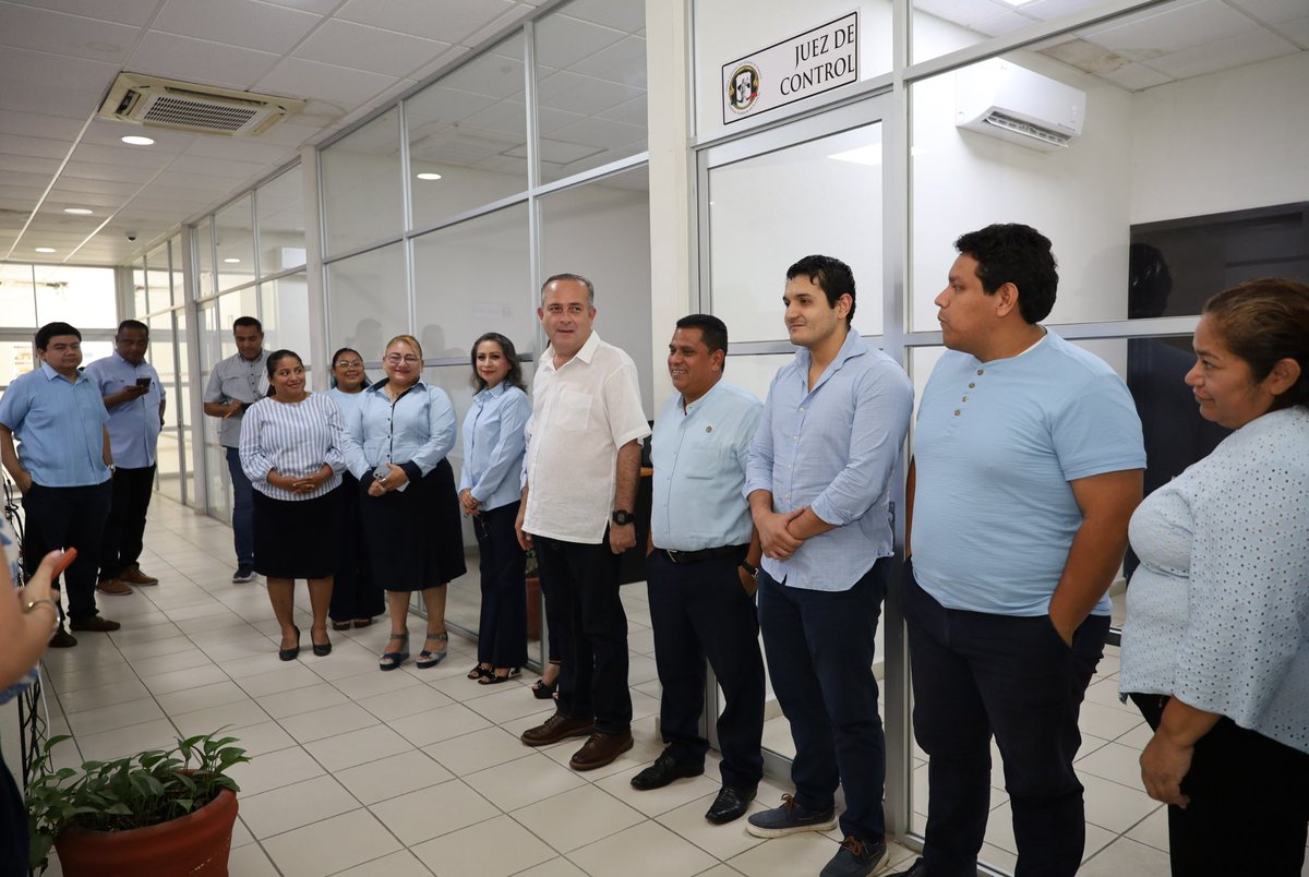 tsj_tabasco's tweet photo. El presidente del Tribunal Superior de Justicia, Carlos Efrain Reséndez Bocanegra, realizó una visita de supervisión a los juzgados civiles de Cárdenas, con el propósito de constatar los trabajos de mantenimiento y conservación efectuados en estas instalaciones. https://t.co/d2eWqzYKL5