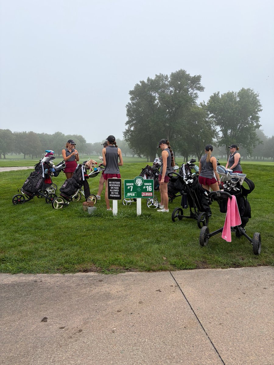 3434TheAnchor's tweet photo. The @Discvererway Girls Golf Team starting their season at Elks. https://t.co/qcz5QjhLGh