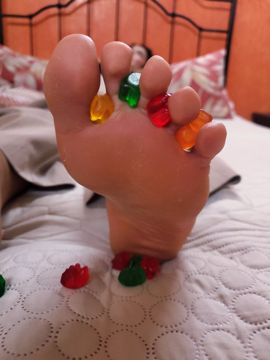 FFantasy31816's tweet photo. #feetfetısh https://t.co/g6ZMusZmIJ