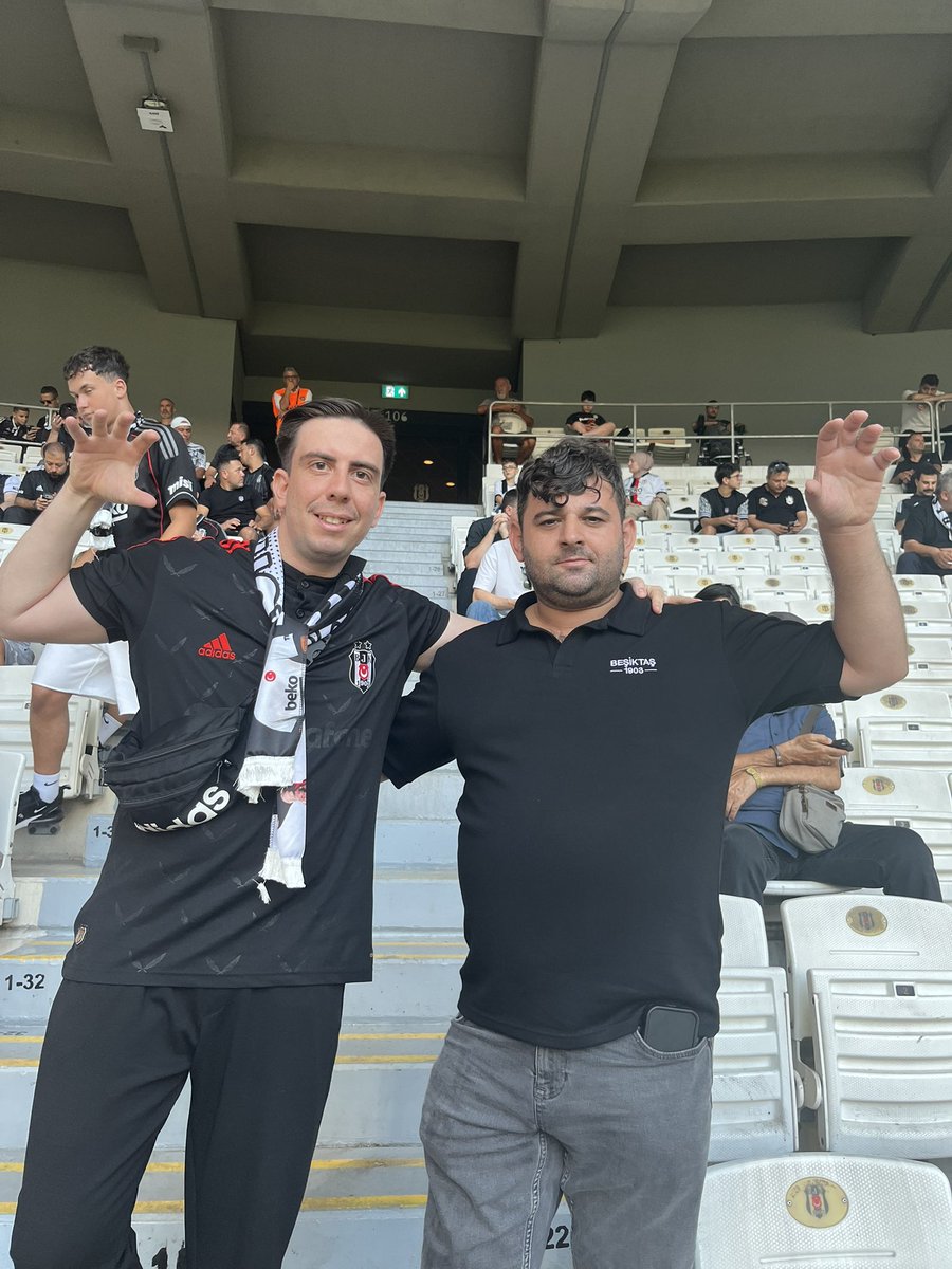 Enes3yn's tweet photo. @pascalmentality Mustafa abimle hakkını verdik tribünün 🦅 https://t.co/yajVwKdvUE