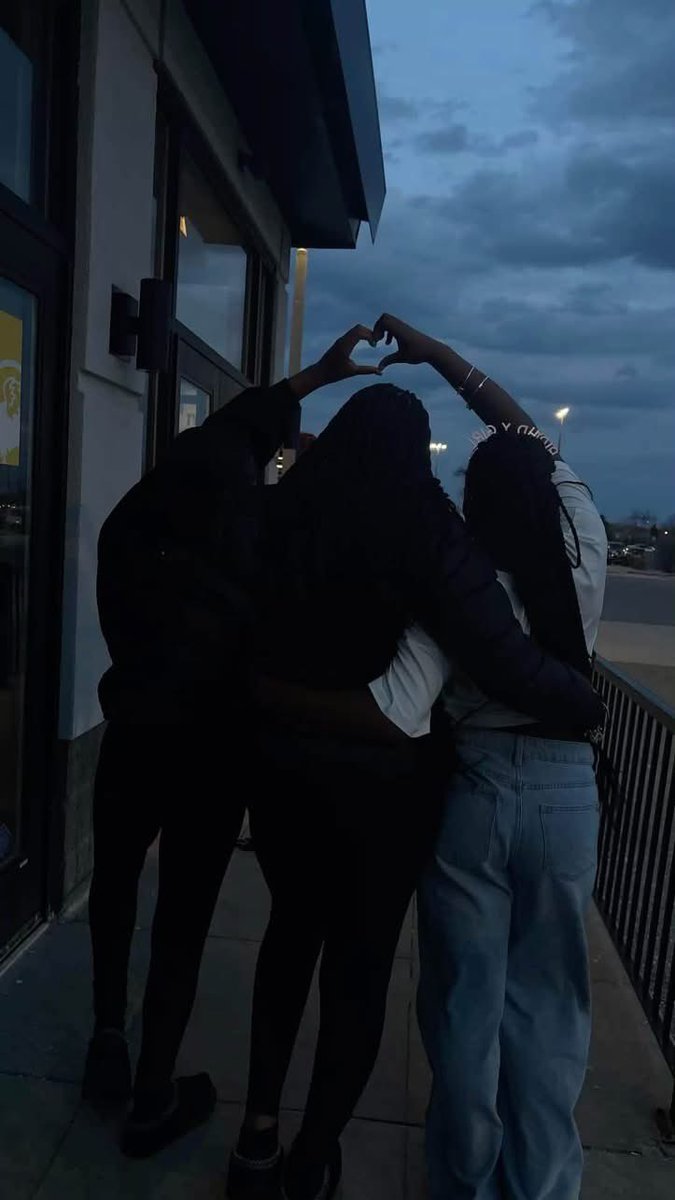 layxsnv's tweet photo. Friend dates >>> therapy 🥂👯🏽‍♀️🫧🎀💗 https://t.co/IQOl0NNC0e