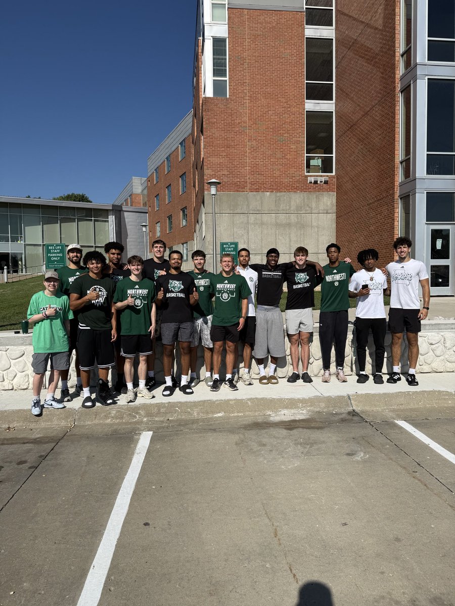 NWBearcatMBB's tweet photo. '𝓒𝓪𝓽𝓼 Crew! 📦 

Guys helped move in students this morning and welcomed them to campus! 💪

#PlayFast #OABAAB https://t.co/GgRrfzafpq