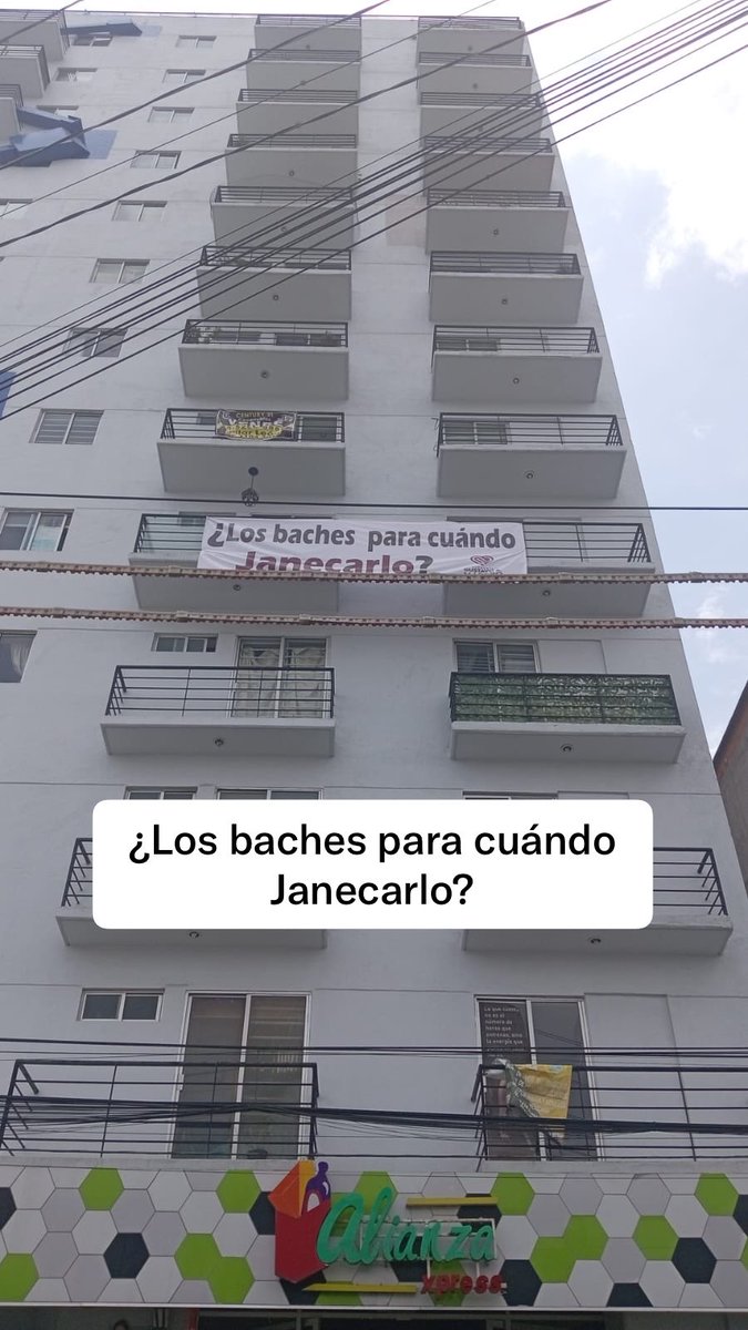 Insurgentes1260's tweet photo. @TuAlcaldiaGAM @yancolozano Avenidas Poniente 112 y 116 en colonia Capultitlán presentan baches y evidente deterioro. Quienes vivimos y transitamos por esta zona exigimos su bacheo y atención inmediata. ¿Cuándo van a atender esta vialidad? ¿Y la 4T para cuándo? #GAM #Capultitlán https://t.co/H0AsdC5YpG
