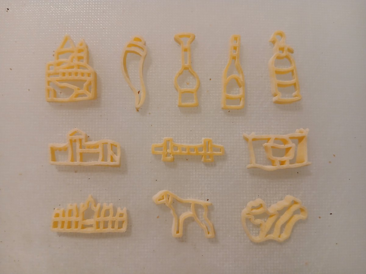 richszil's tweet photo. Mit ismertek fel a nemzeti tészták közül? És melyik képen áll jó irányban? Mi vadas gombával ettük #vacsi-ra. szil https://t.co/iUc1OhrR25