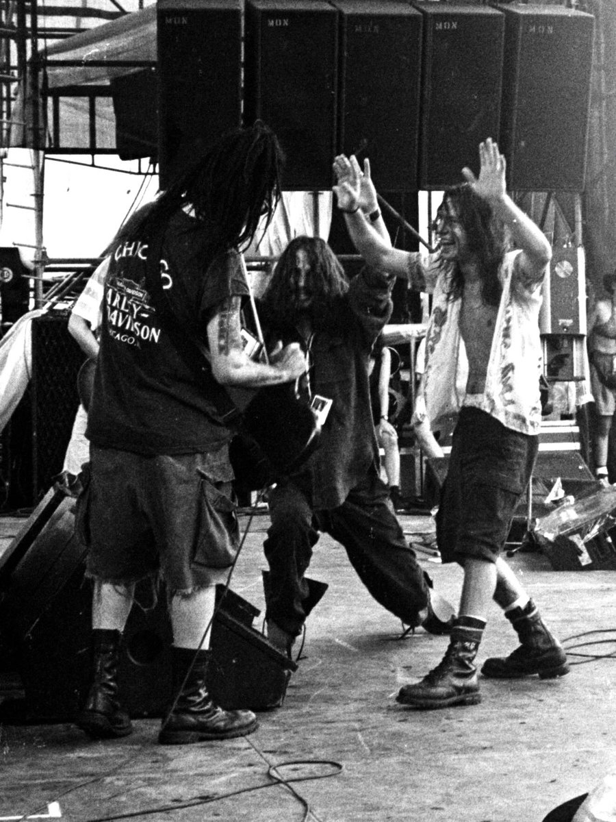 demetriosns's tweet photo. officialament - "OT #18. “We are not worthy” of Al’s World. @weareministry @eddievedder @chriscornell Irvine Meadows. 09/13/92 #sinceforever https://t.co/98kgPV4WI0 https://t.co/RYoru7OOvl