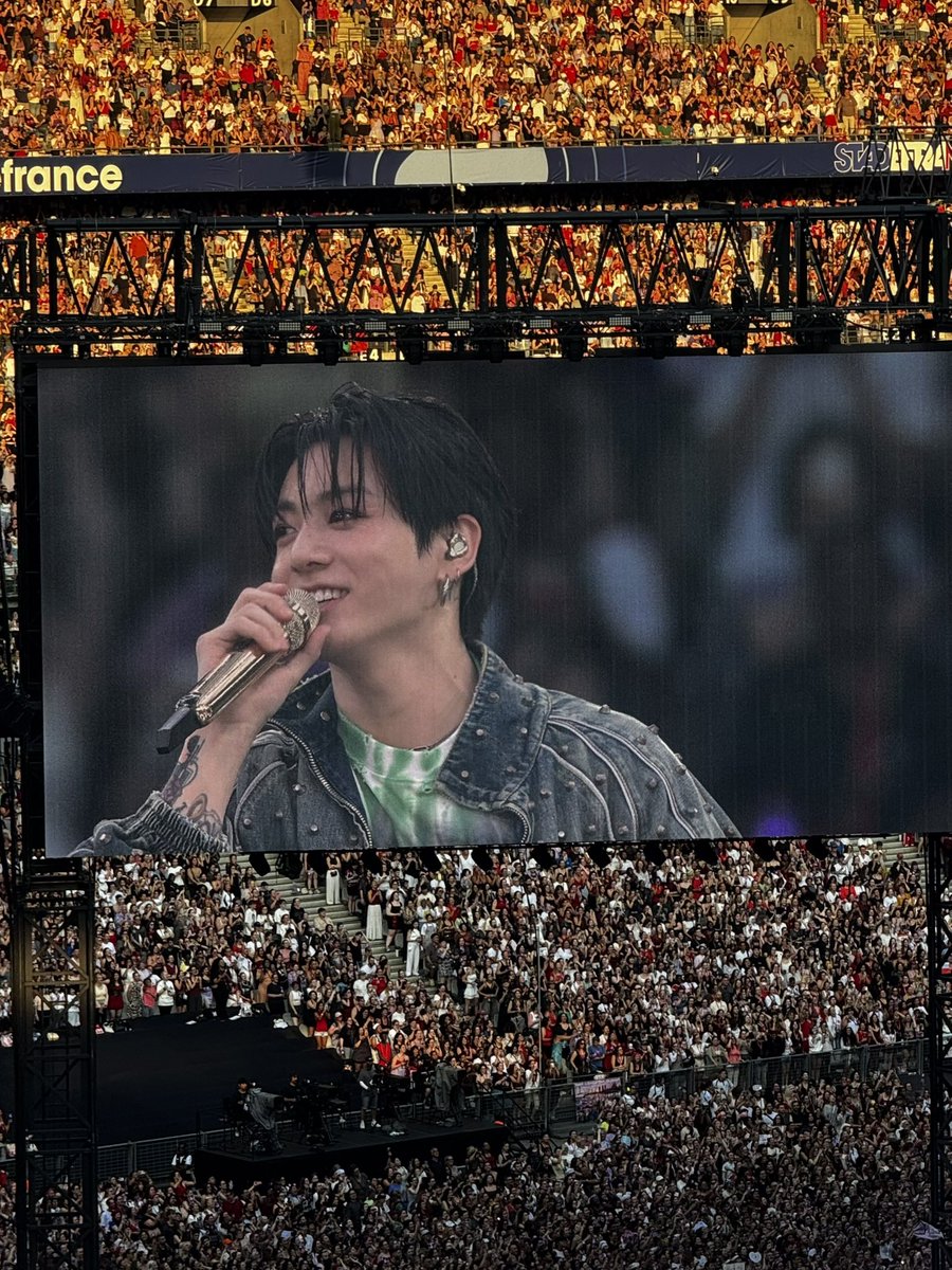 standinextokoo's tweet photo. “i guess i was really happy in europe” ♥︎ https://t.co/NpS0lYDrn8