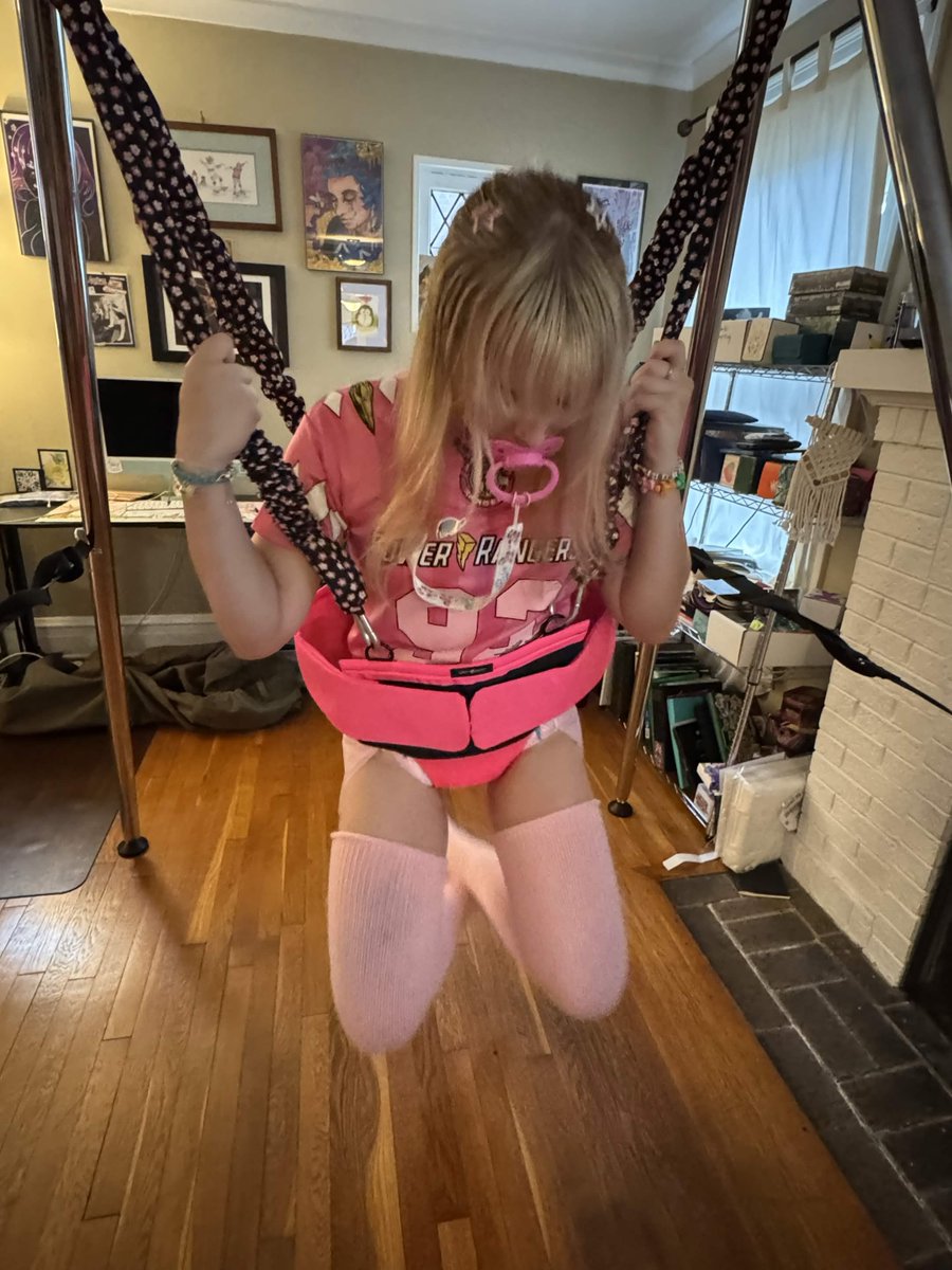 d_subby's tweet photo. sometimes mommy has to leave you in the baby bouncer all day so she can get some work done...

don't worry she will be back to check your diapers after a few hours <3 https://t.co/5neATbPBVi