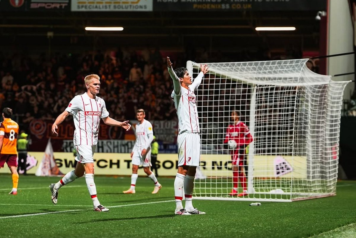 JapaneseFbl's tweet photo. 🇩🇪💫 Keisuke Goto (21) announces himself to the Freiburg fans with a GOAL on his debut in the Conference League.

Scoring in the 98th minute to seal a 3-1 victory against Motherwell, just 18 minutes after coming on.

While at Anderlecht he scored on his Europa League debut too,.Goto just scores goals